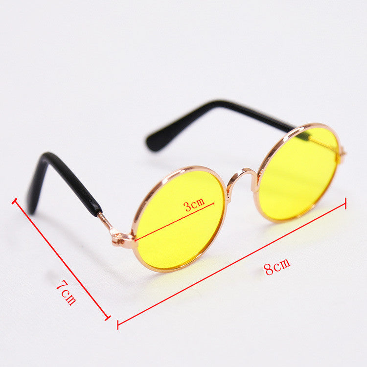 Round yellow-tinted sunglasses with black temples and rose-gold frame