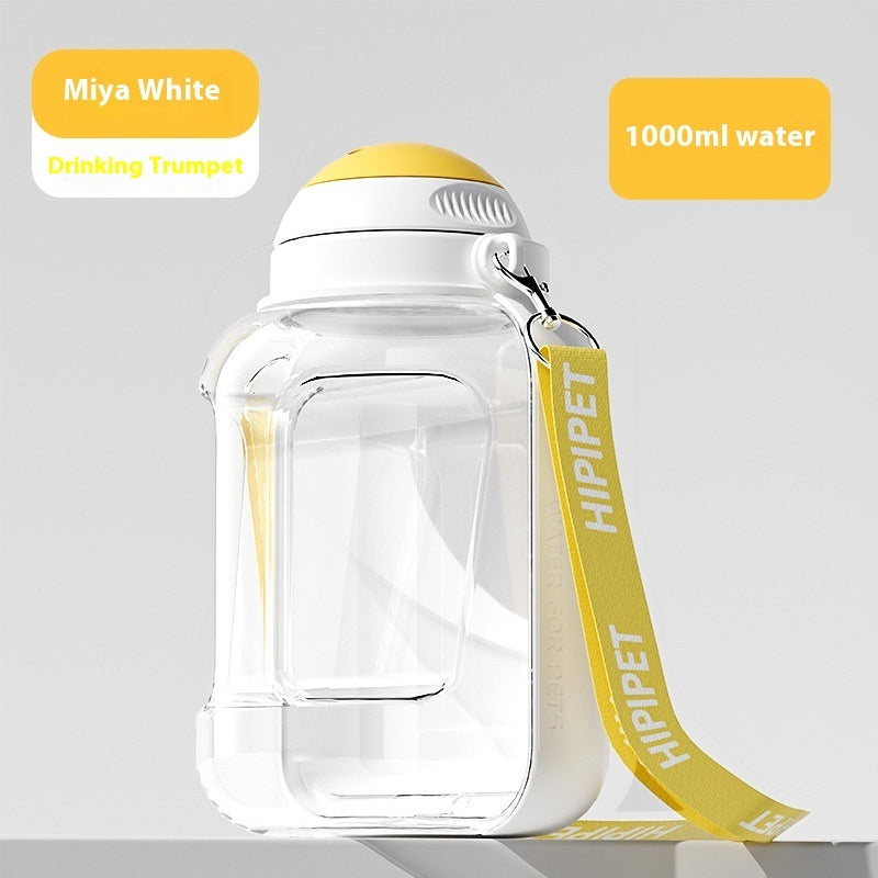 White 2-in-1 pet drinking bottle, 1000ml capacity, yellow lid and strap