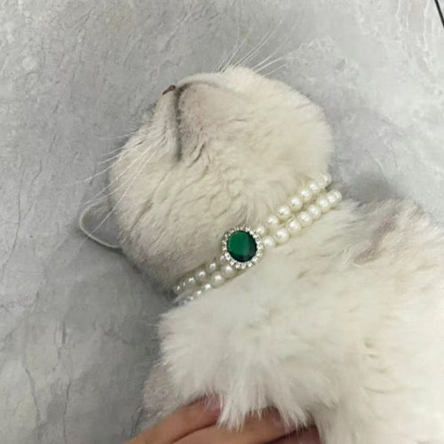 Pearl cat pet collar with green round gem, white beaded band