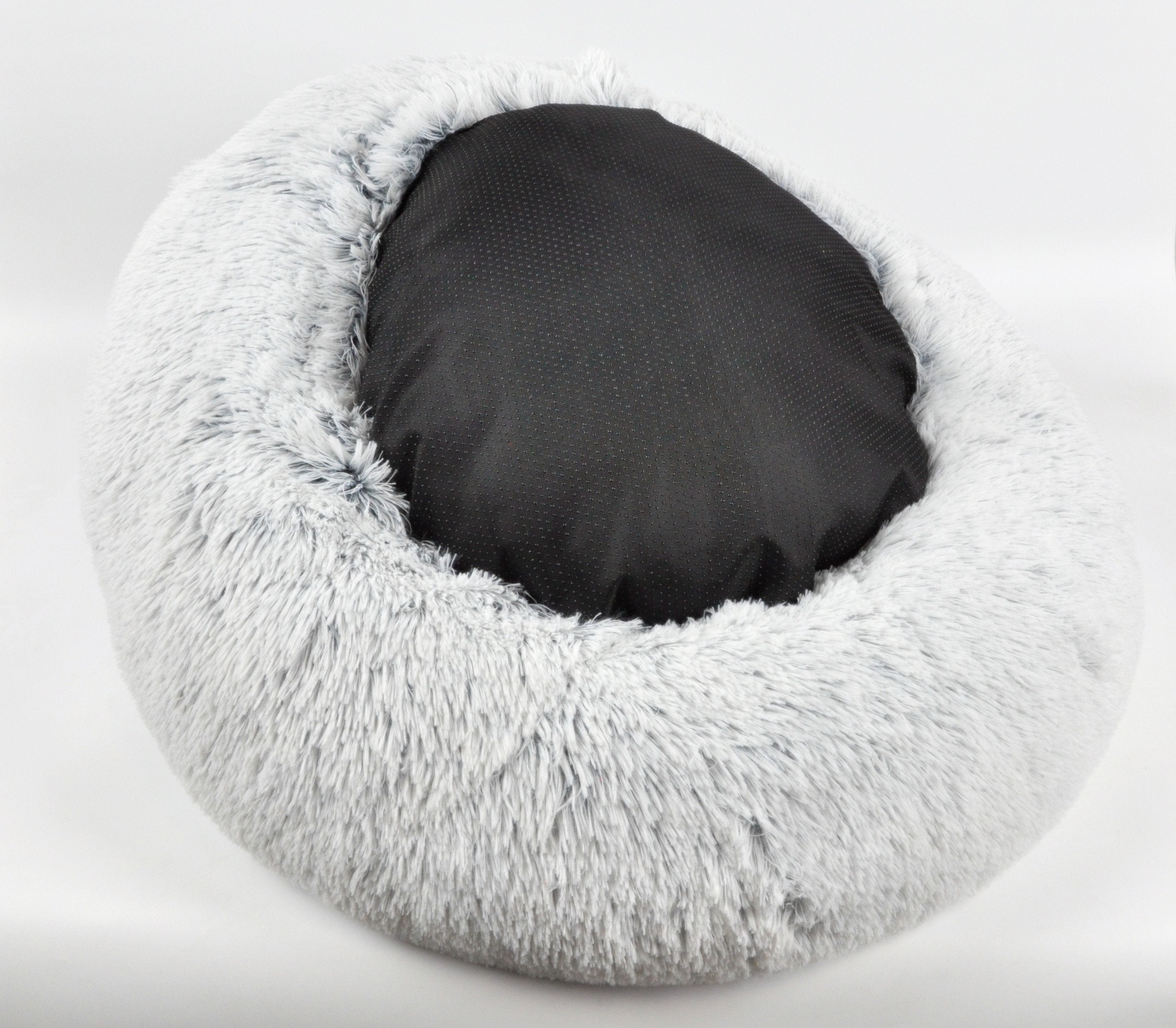 Round plush pet bed, snowflake white two-tone, with black center cushion insert