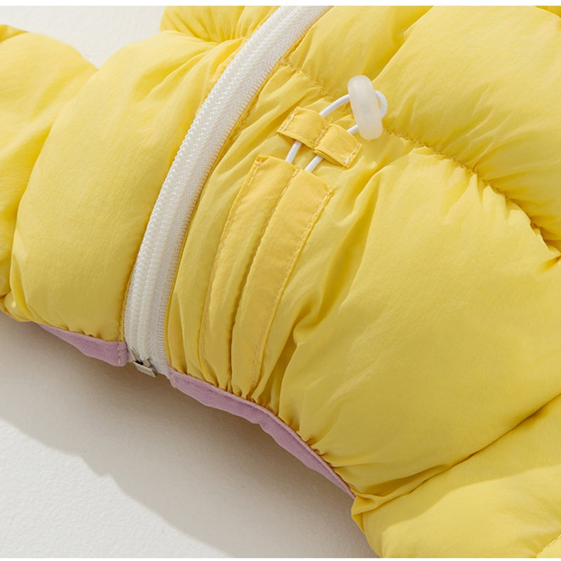 Color-block puffer dog jumpsuit close-up of white zipper and elastic cuff near paw area